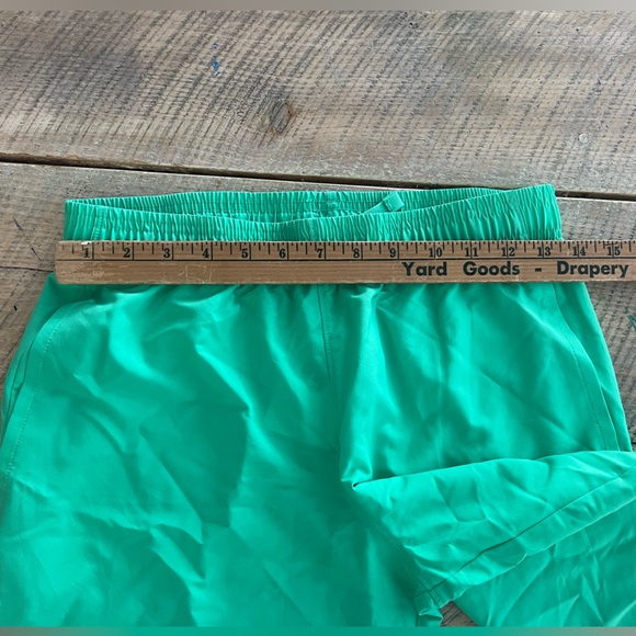 Under Armour Youth Vibrant Green Sports Shorts Size Large Pockets - Picture 6 of 8